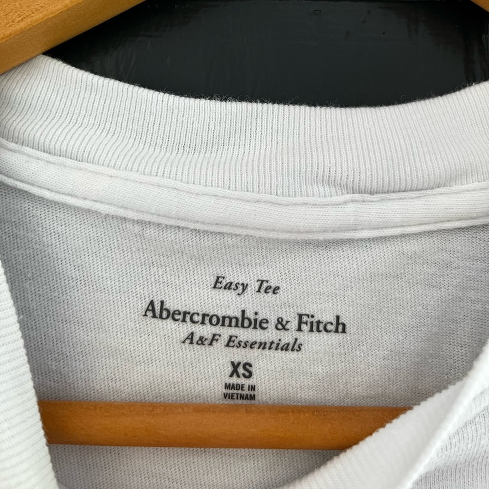 Abercrombie & Fitch Women’s Essential Easy Tee, X-Small, White - Picture 6 of 6